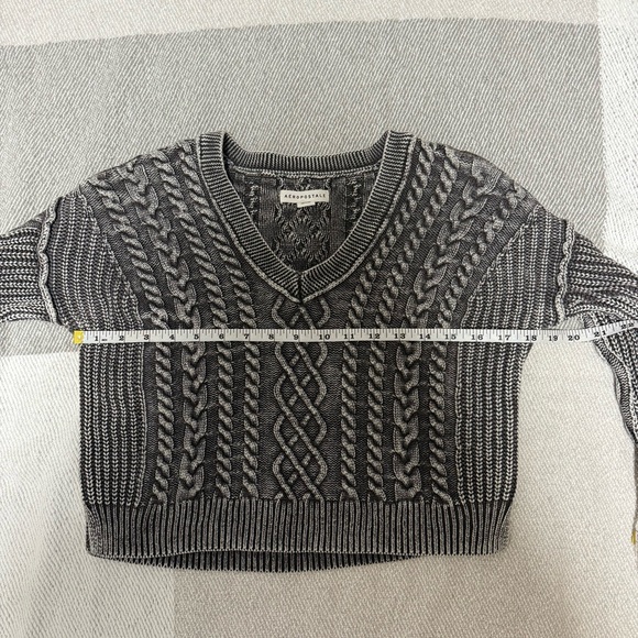 Aeropostale Slouchy Cable-Knit Cropped V-Neck Sweater - Grey Acid Wash - Picture 6 of 9
